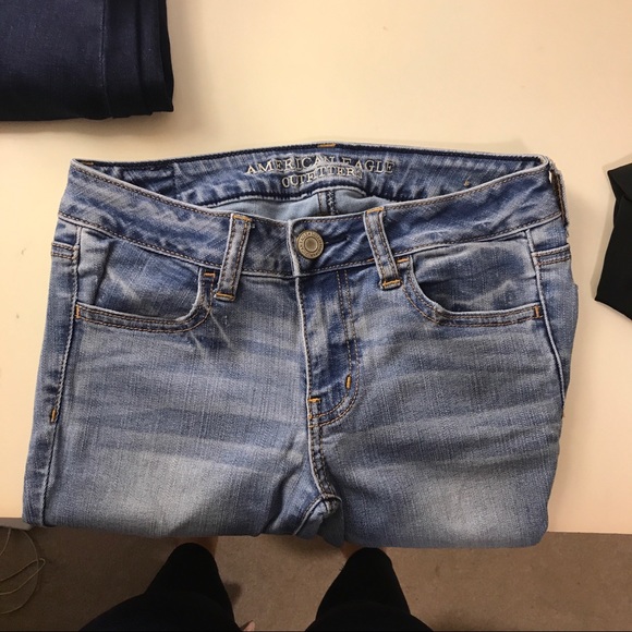 American Eagle light wash jeans - Picture 3 of 5